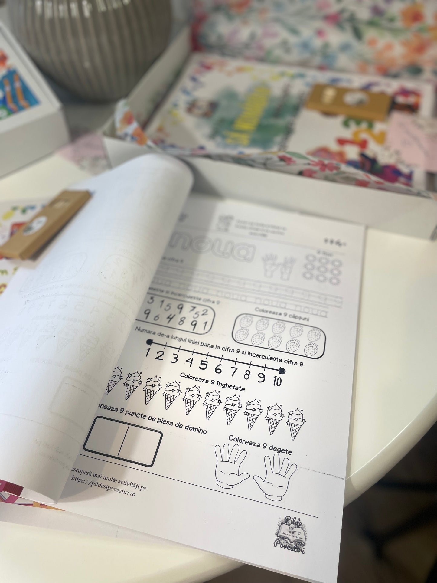 cutie cu fise de lucru alb negru gradinita